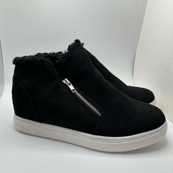 CUSHIONAIRE Women's Hidden Wedge Faux Shearling Sneaker 10 BLACK - Picture 1 of 7